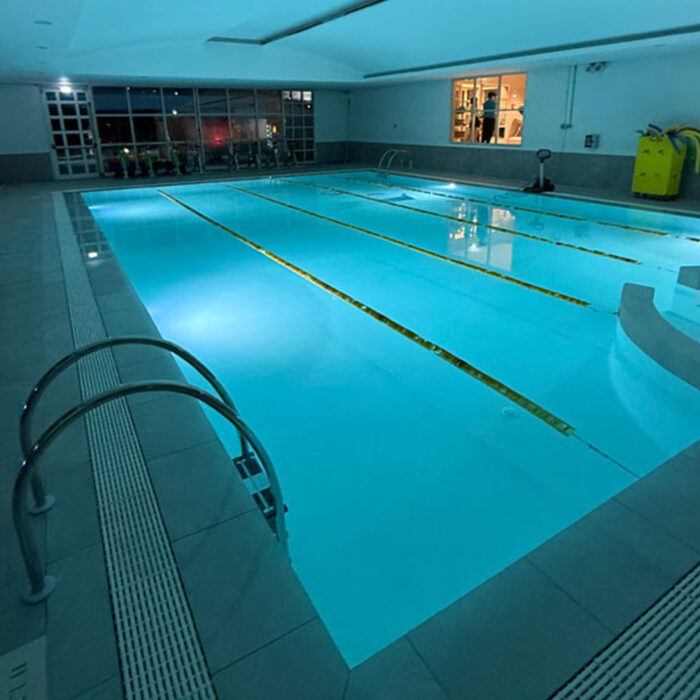 officine-sportive-piscina-0_0001_officine-sportive-foto-piscina-notte-01
